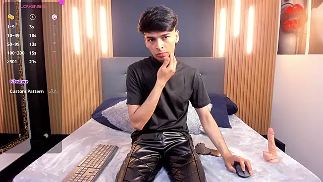 OnlyJos online show from October 2025 07:40:01 PM