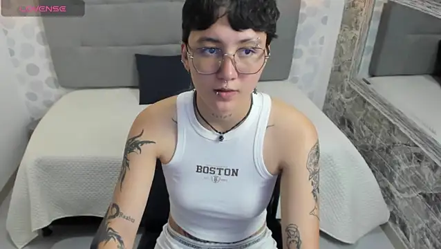Snapshot of emahills__axelrose chatting on September 2025 08:19:01 PM emahills  axelrose online show from September 2025 08:19:01 PM