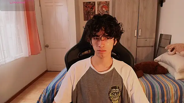 Nude Boy18 online show from April 2026 06:46:01 PM