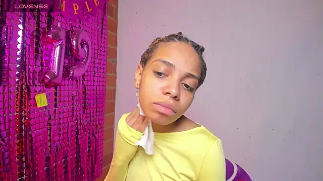 yumi hanna online show from September 2025 11:49:02 PM