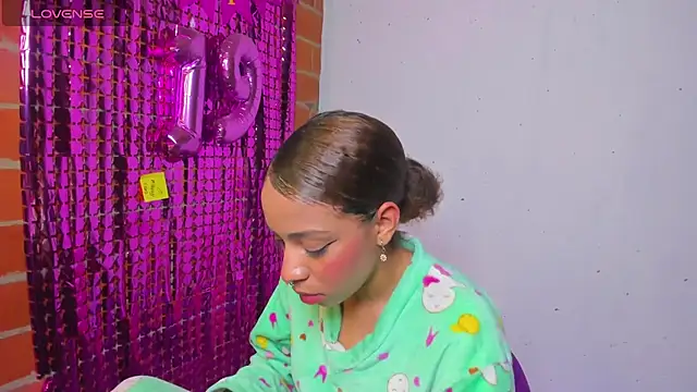 yumi hanna online show from September 2025 01:52:01 AM