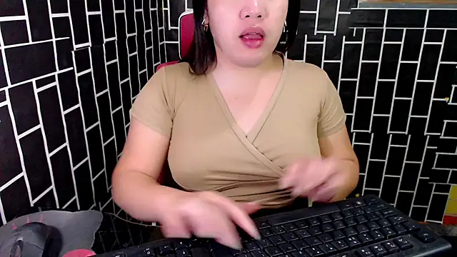 Snapshot of xUrDreamSlutWhore chatting on September 2025 09:16:02 PM xUrDreamSlutWhore online show from September 2025 09:16:02 PM