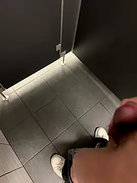 Snapshot of nikubenki6 chatting on December 2025 01:09:01 PM nikubenki6 online show from December 2025 01:09:01 PM