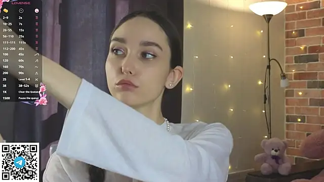 Snapshot of SoftieDream chatting on November 2025 06:24:01 AM SoftieDream online show from November 2025 06:24:01 AM