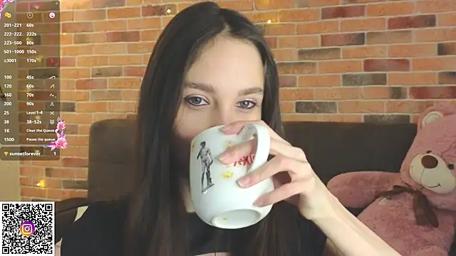 Snapshot of SoftieDream chatting on November 2025 06:19:02 AM SoftieDream online show from November 2025 06:19:02 AM