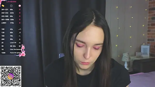 Snapshot of SoftieDream chatting on November 2025 06:27:01 AM SoftieDream online show from November 2025 06:27:01 AM