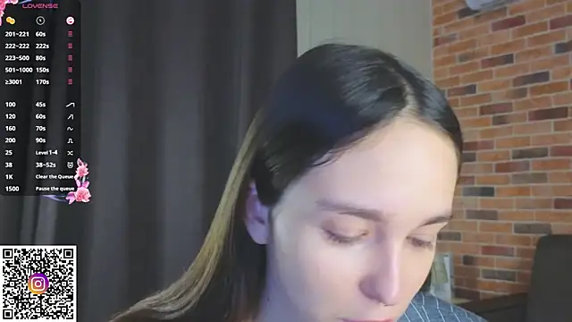 Snapshot of SoftieDream chatting on December 2025 06:18:01 AM SoftieDream online show from December 2025 06:18:01 AM