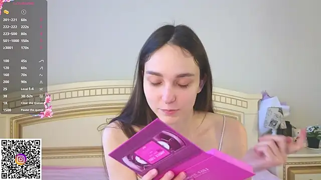 Snapshot of SoftieDream chatting on December 2025 06:23:01 AM SoftieDream online show from December 2025 06:23:01 AM