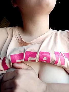 Snapshot of XoiXoi232 chatting on April 2026 01:22:01 AM XoiXoi232 online show from April 2026 01:22:01 AM