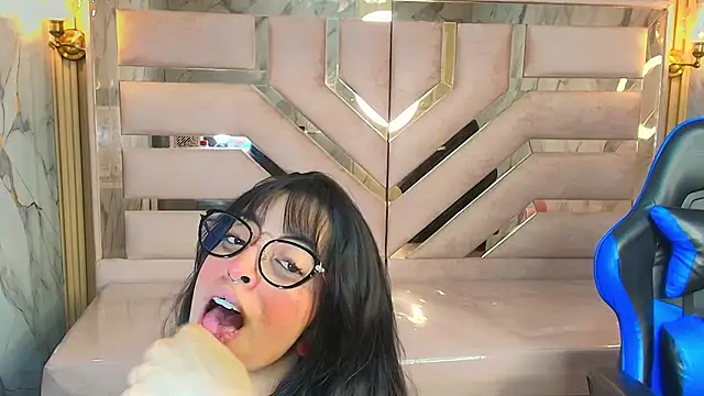 zoe r  online show from October 2025 03:12:02 AM