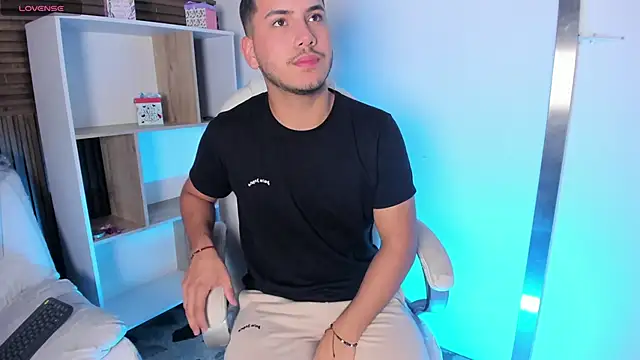 Snapshot of Axel_grey_ chatting on September 2025 12:38:02 PM Axel grey online show from September 2025 12:38:02 PM