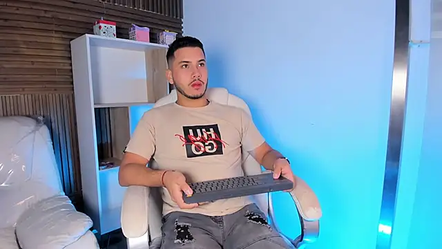 Snapshot of Axel_grey_ chatting on September 2025 12:17:01 PM Axel grey online show from September 2025 12:17:01 PM