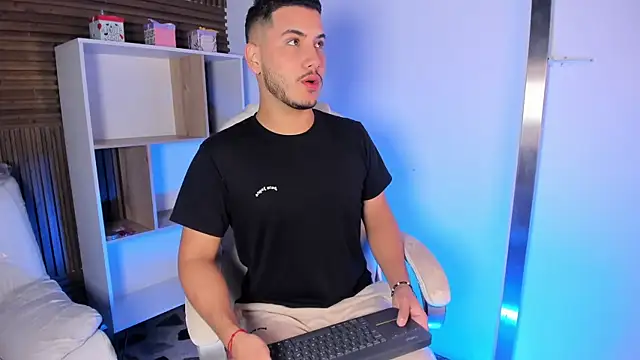 Snapshot of Axel_grey_ chatting on September 2025 12:39:02 PM Axel grey online show from September 2025 12:39:02 PM