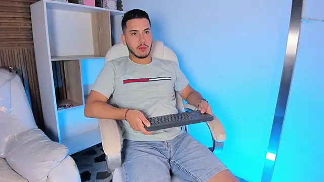 Snapshot of Axel_grey_ chatting on September 2025 12:30:01 PM Axel grey online show from September 2025 12:30:01 PM