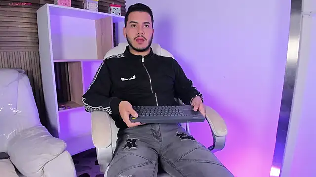 Snapshot of Axel_grey_ chatting on October 2025 12:15:01 PM Axel grey online show from October 2025 12:15:01 PM