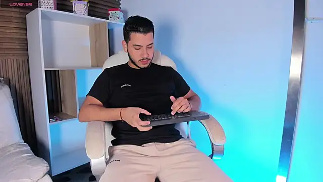 Snapshot of Axel_grey_ chatting on October 2025 11:53:02 AM Axel grey online show from October 2025 11:53:02 AM