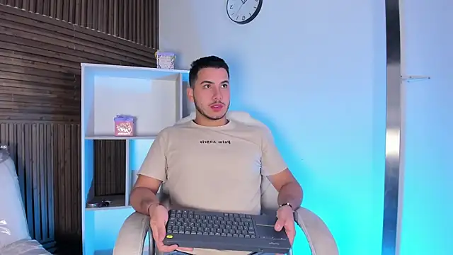 Snapshot of Axel_grey_ chatting on October 2025 12:19:02 PM Axel grey online show from October 2025 12:19:02 PM