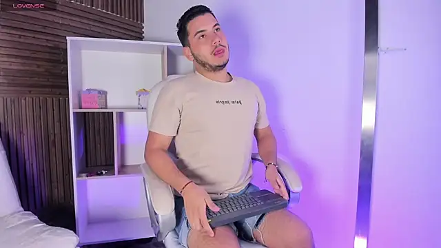 Snapshot of Axel_grey_ chatting on November 2025 12:16:01 PM Axel grey online show from November 2025 12:16:01 PM