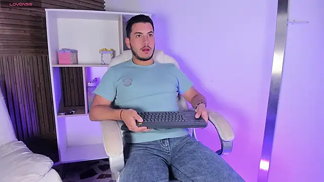 Snapshot of Axel_grey_ chatting on November 2025 12:27:02 PM Axel grey online show from November 2025 12:27:02 PM