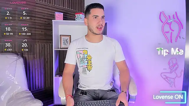 Snapshot of Axel_grey_ chatting on November 2025 12:15:02 PM Axel grey online show from November 2025 12:15:02 PM