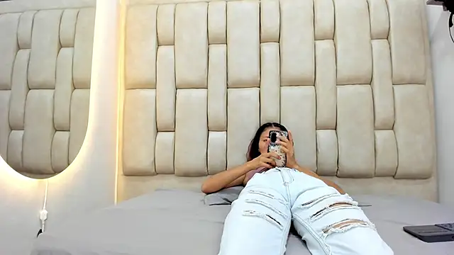 Snapshot of GabyAndHugo chatting on October 2025 12:47:01 PM GabyAndHugo online show from October 2025 12:47:01 PM