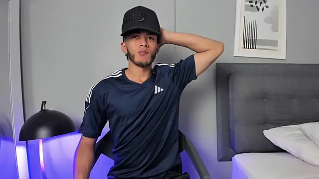 Snapshot of Tylerffoxx chatting on April 2026 08:20:01 PM Tylerffoxx online show from April 2026 08:20:01 PM