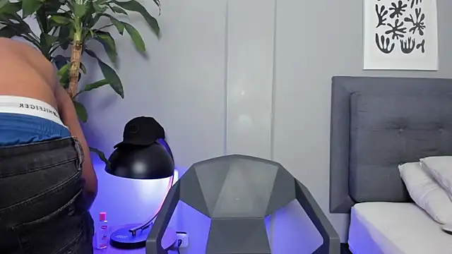 Snapshot of Tylerffoxx chatting on April 2026 09:08:02 PM Tylerffoxx online show from April 2026 09:08:02 PM