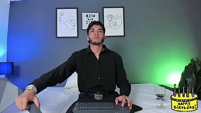 Snapshot of Tylerffoxx chatting on April 2026 09:05:01 PM Tylerffoxx online show from April 2026 09:05:01 PM