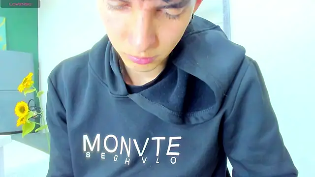 Jheampiiero online show from April 2026 09:05:01 PM