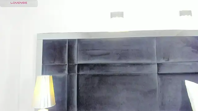 CarolineLee  online show from April 2026 10:33:02 PM