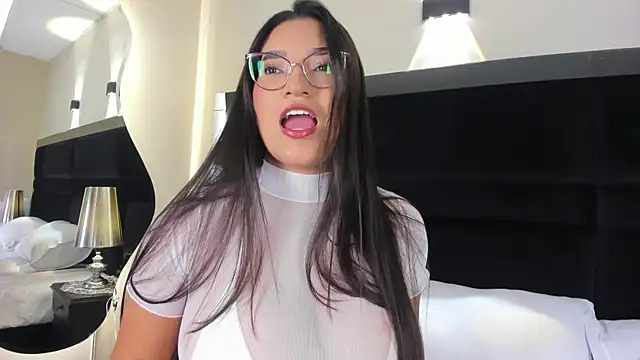 CarolineLee  online show from July 2026 10:45:01 PM