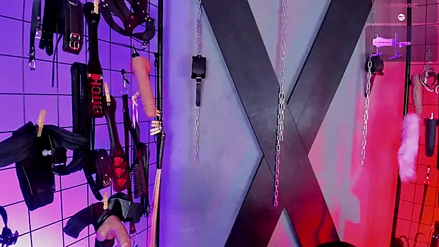 Snapshot of VictoryaLiah_BDSM chatting on November 2025 11:44:01 AM VictoryaLiah BDSM online show from November 2025 11:44:01 AM