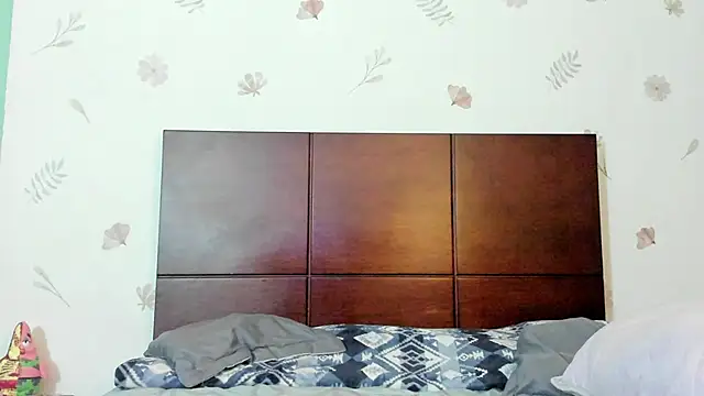 marie pourtoii online show from September 2025 12:25:01 AM