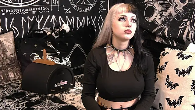 Snapshot of Paige_Turner chatting on April 2026 12:42:02 AM Paige Turner online show from April 2026 12:42:02 AM