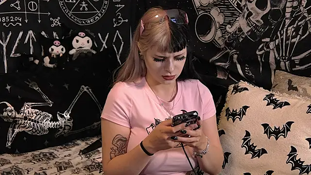 Snapshot of Paige_Turner chatting on April 2026 01:19:02 AM Paige Turner online show from April 2026 01:19:02 AM