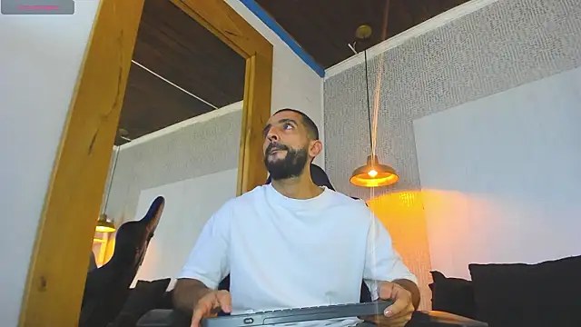 Snapshot of Yiyo10_ chatting on March 2026 08:35:02 PM Yiyo10 online show from March 2026 08:35:02 PM