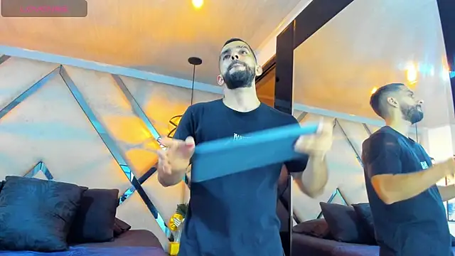 Snapshot of Yiyo10_ chatting on April 2026 04:04:02 AM Yiyo10 online show from April 2026 04:04:02 AM