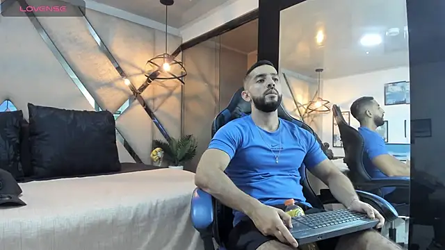 Snapshot of Yiyo10_ chatting on April 2026 04:26:02 AM Yiyo10 online show from April 2026 04:26:02 AM