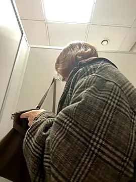 Snapshot of Only_April chatting on October 2025 09:04:01 AM Only April online show from October 2025 09:04:01 AM