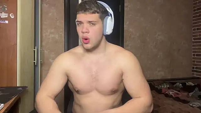 Snapshot of MusclePhantom chatting on May 2026 08:06:01 PM MusclePhantom online show from May 2026 08:06:01 PM