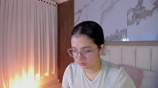 Snapshot of LunaRosse_ chatting on June 2026 10:30:02 AM LunaRosse online show from June 2026 10:30:02 AM