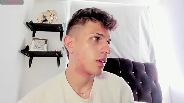 Snapshot of kevin_ahss chatting on March 2026 09:21:01 PM kevin ahss online show from March 2026 09:21:01 PM