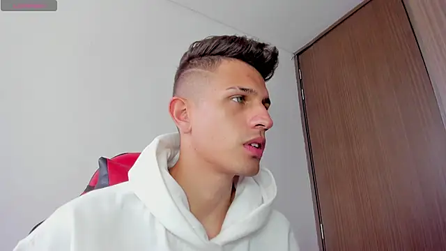 Snapshot of kevin_ahss chatting on March 2026 05:16:02 PM kevin ahss online show from March 2026 05:16:02 PM