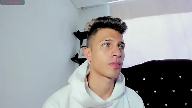 Snapshot of kevin_ahss chatting on March 2026 05:07:02 PM kevin ahss online show from March 2026 05:07:02 PM