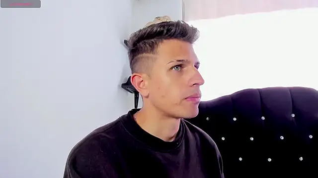 Snapshot of kevin_ahss chatting on April 2026 08:10:02 PM kevin ahss online show from April 2026 08:10:02 PM