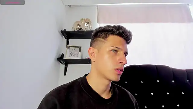 Snapshot of kevin_ahss chatting on April 2026 05:02:01 PM kevin ahss online show from April 2026 05:02:01 PM