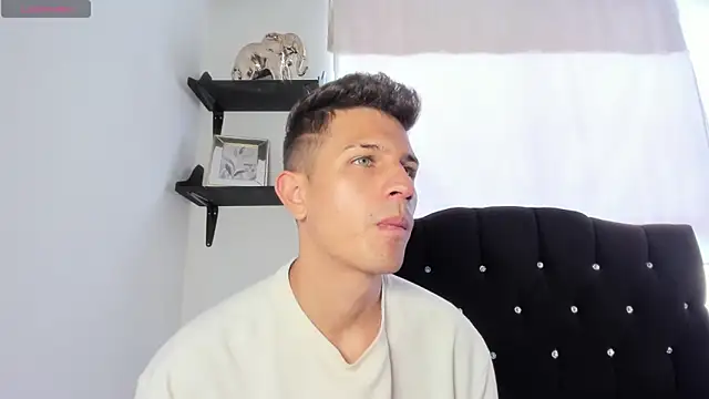 Snapshot of kevin_ahss chatting on April 2026 04:12:01 PM kevin ahss online show from April 2026 04:12:01 PM