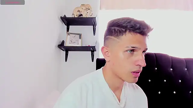 Snapshot of kevin_ahss chatting on April 2026 08:59:01 PM kevin ahss online show from April 2026 08:59:01 PM