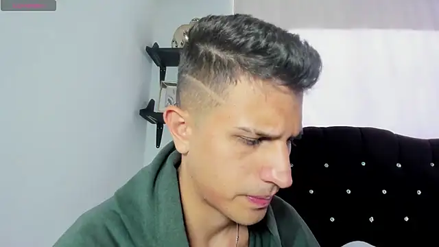 Snapshot of kevin_ahss chatting on April 2026 08:42:02 PM kevin ahss online show from April 2026 08:42:02 PM