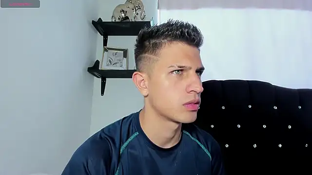 Snapshot of kevin_ahss chatting on April 2026 08:09:02 PM kevin ahss online show from April 2026 08:09:02 PM